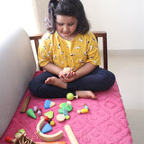 24 Pieces Play Set With Peg Dolls (3 to 8 years)